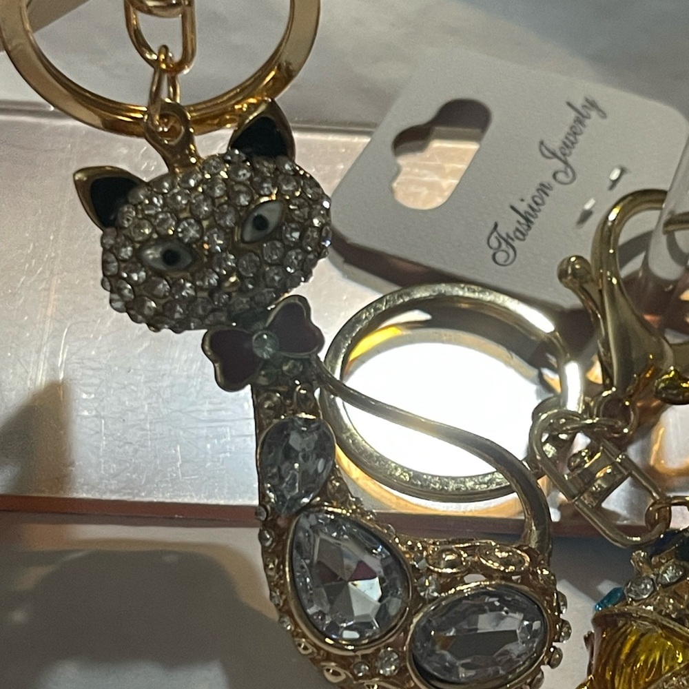 Sold Cat with Crystals bag charm head turns - Picture 3 of 6